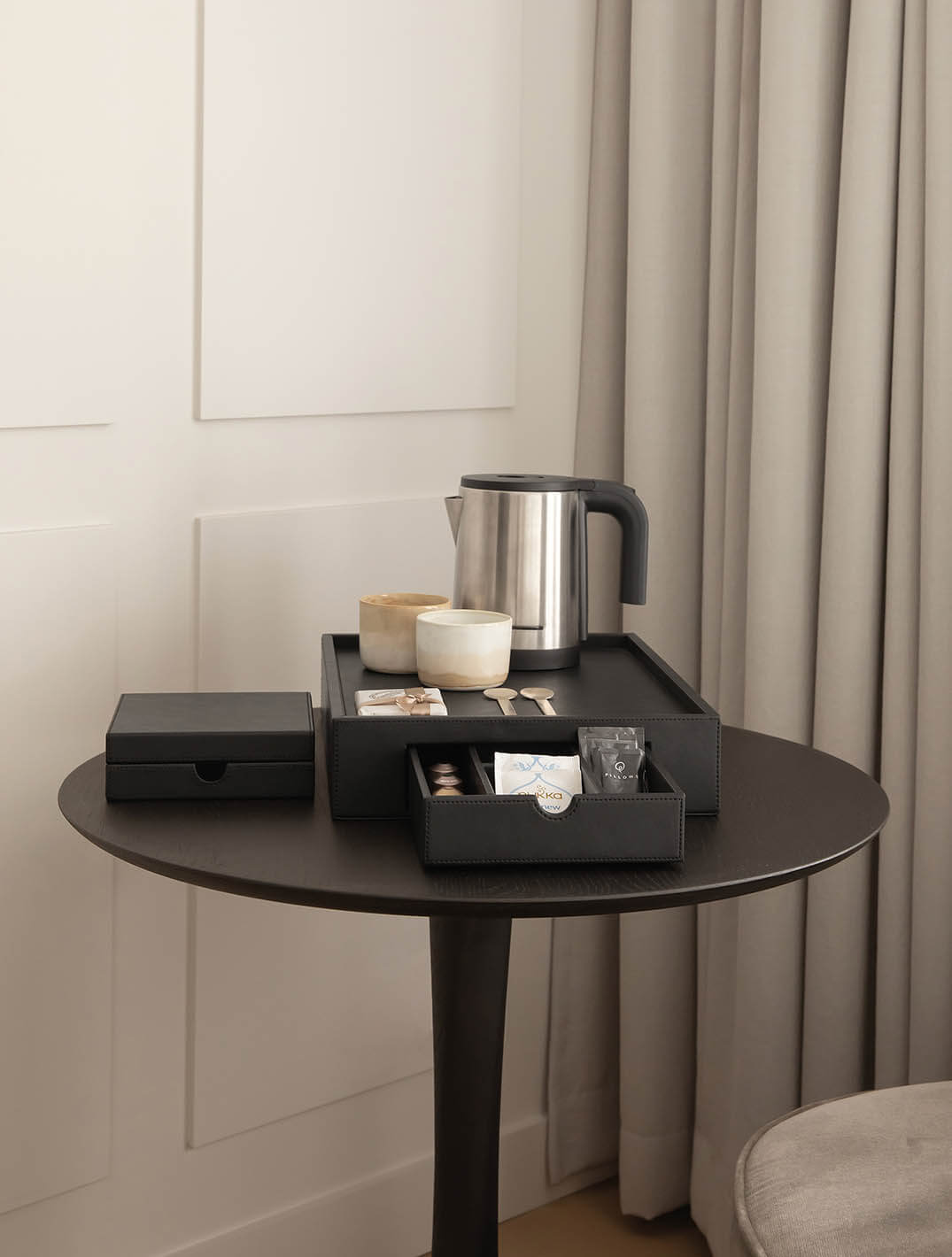 Stromboli Welcome tray Black - Welcome trays - Bentley